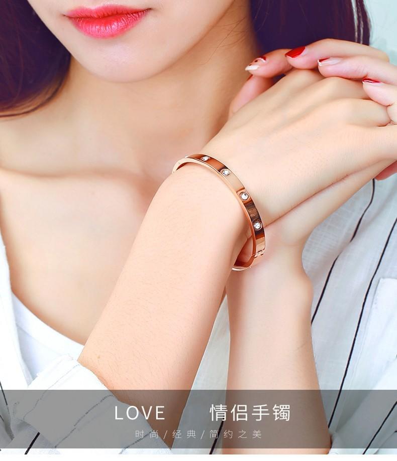 香港周六福轻奢手镯女简约开口卡扣式全钻玫瑰金色手镯